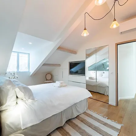 Daire 4 Pieces Sur La Rue D'antibes - Renove Et Climatise