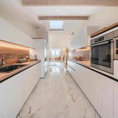 4 Pieces Sur La Rue D'antibes - Renove Et Climatise Apartment