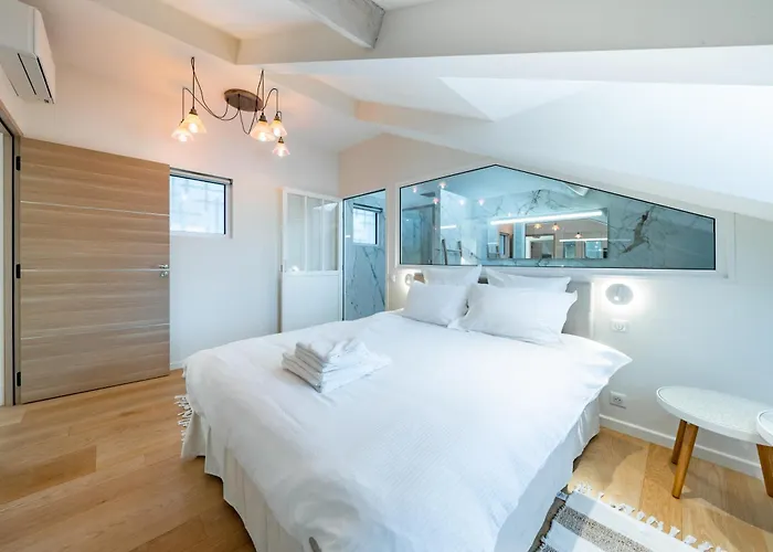 4 Pieces Sur La Rue D'antibes - Renove Et Climatise